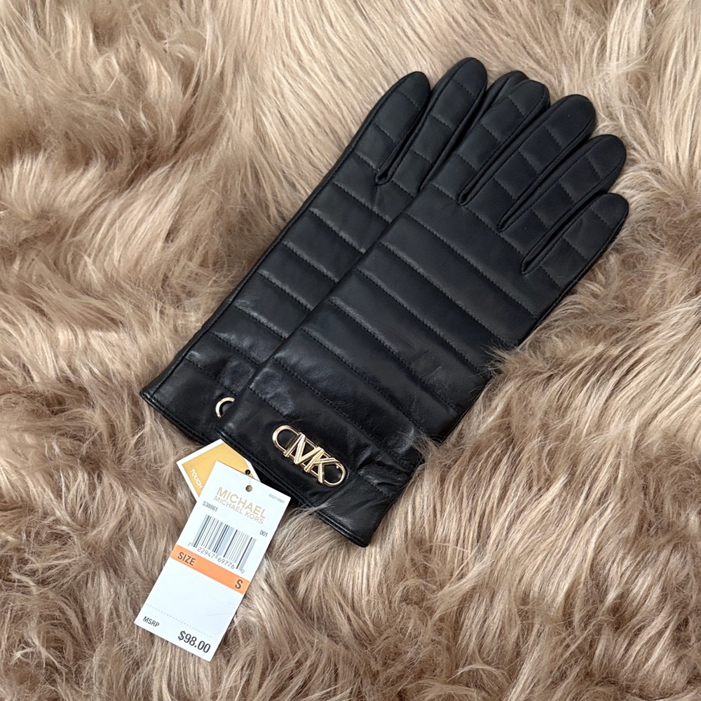 Size SMALL ✨✨Michael Kors Quilted Black Leather Gloves with Gold Logo